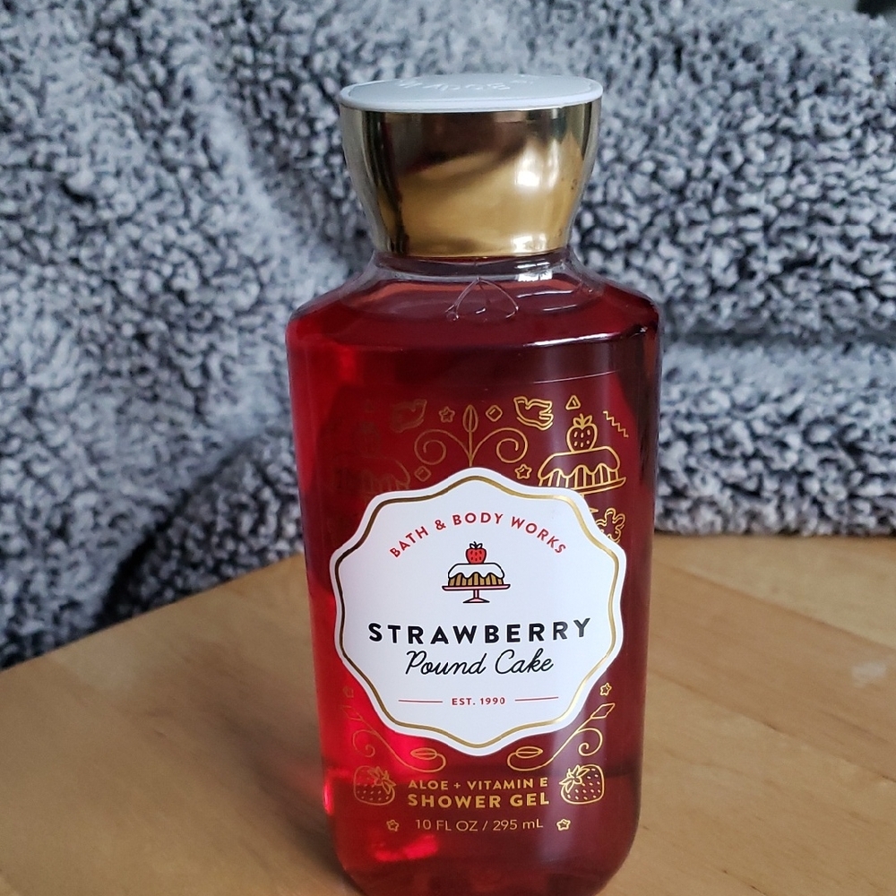 Bath & Body Works Strawberry Pound Cake Aloe & Vitamin E Shower Gel - 10 OZ